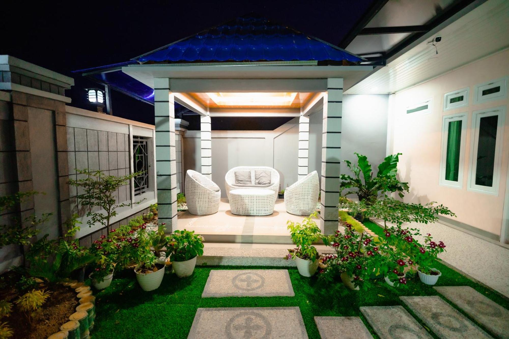 La Geiro Villa Labuan Bajo Exterior photo